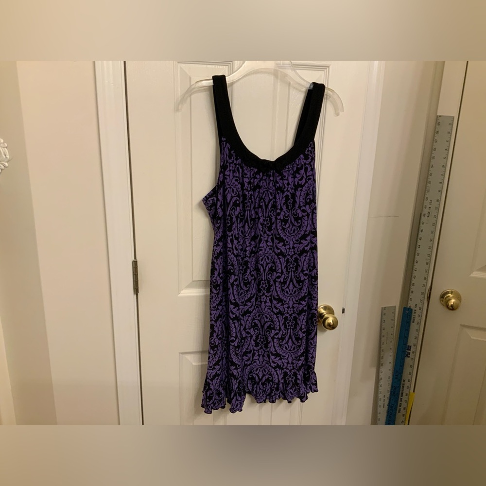 Studio Donatella nightgown. Size L.